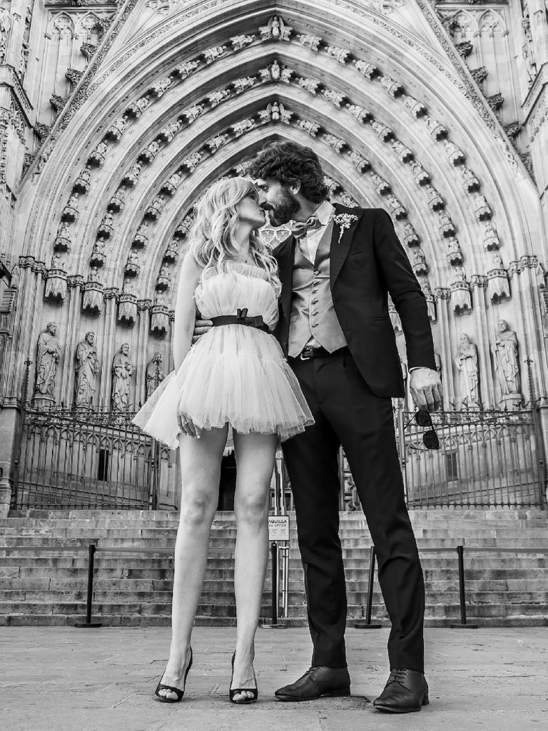 fotografo bodas barcelona-leo canet-bodas únicas-reportaje de bodas-fotos novios- vestido de novia espectacular