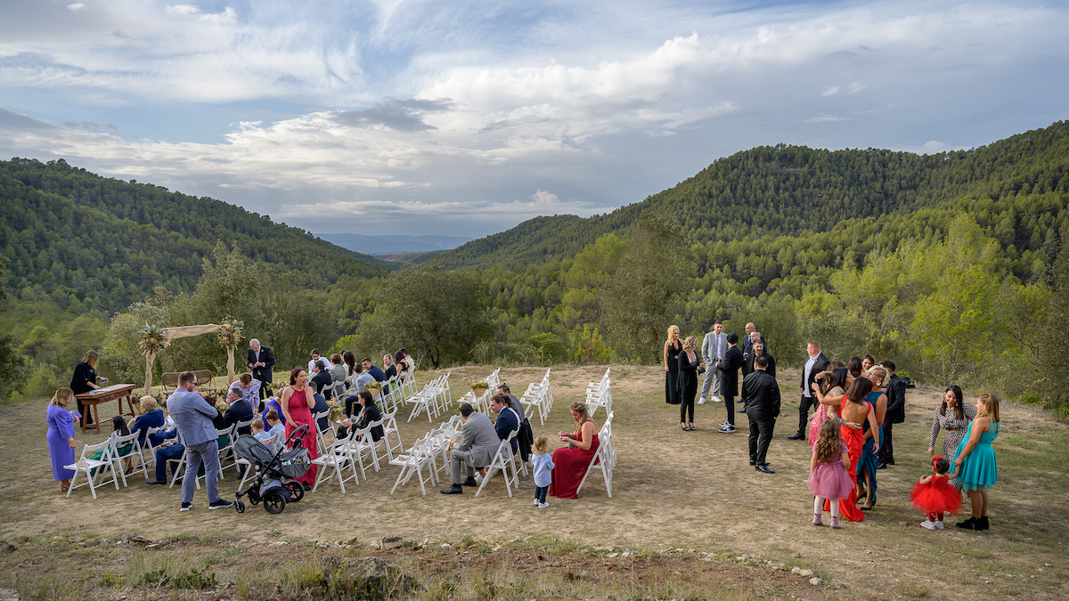 fotografo bodas barcelona-leo canet-bodas únicas-reportaje de bodas-fotos novios- vestido de novia espectacular